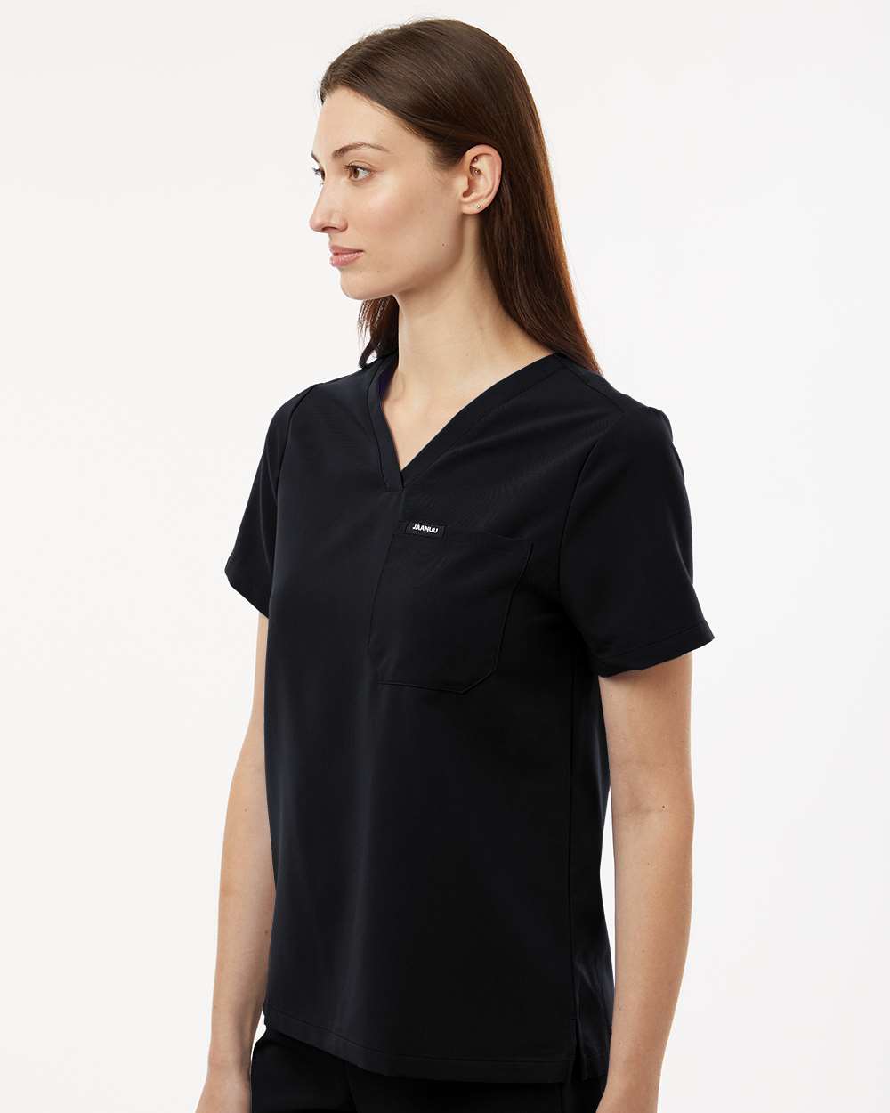 Blusa de trabajo esencial Rhena para mujer con escote en V y 1 bolsillo | W10001